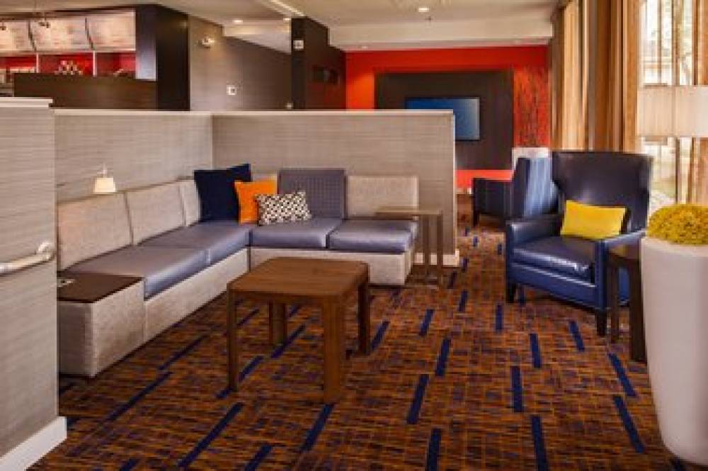 Courtyard By Marriott Richmond West 4