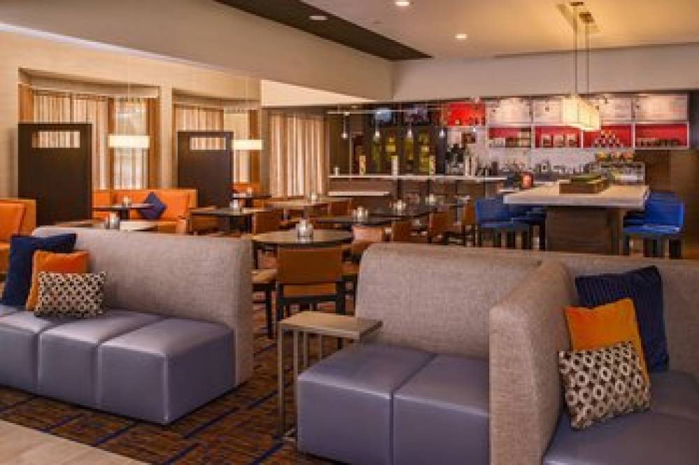 Courtyard By Marriott Richmond West 3