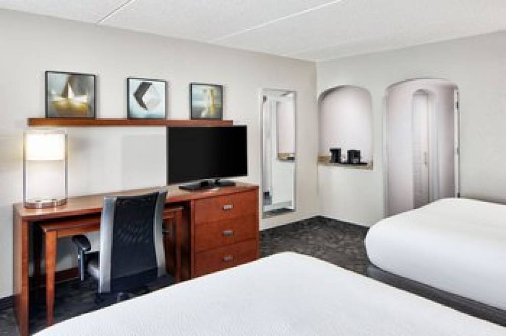 Courtyard By Marriott Rochester East-Penfield 8