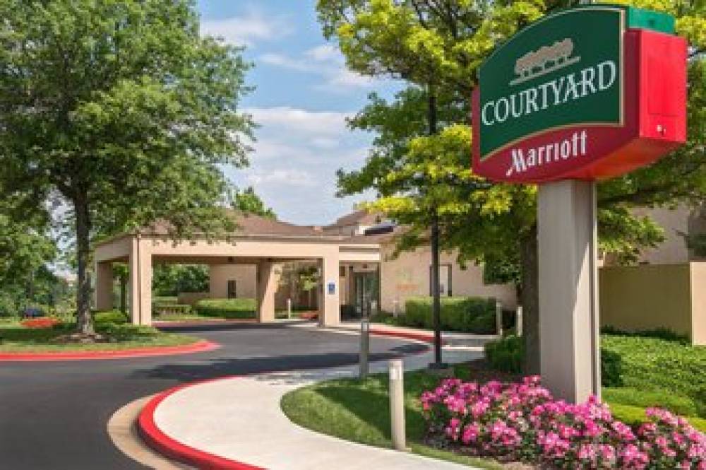 Courtyard By Marriott Rockville 2