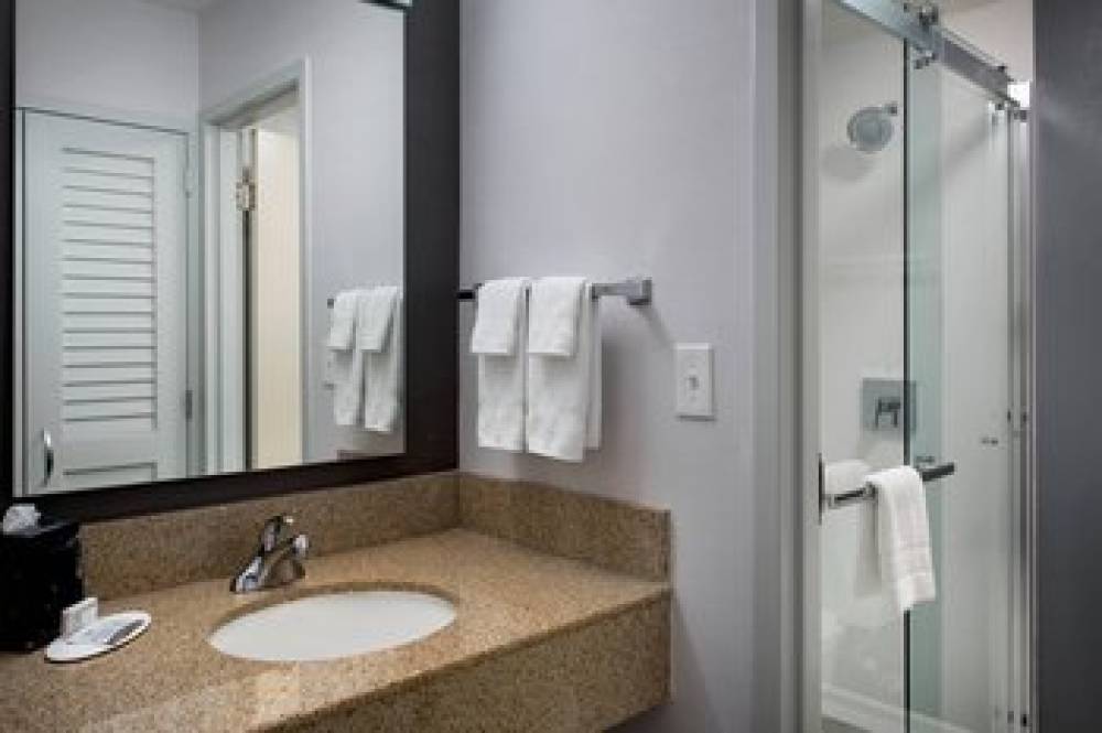 Courtyard By Marriott Rockville 10