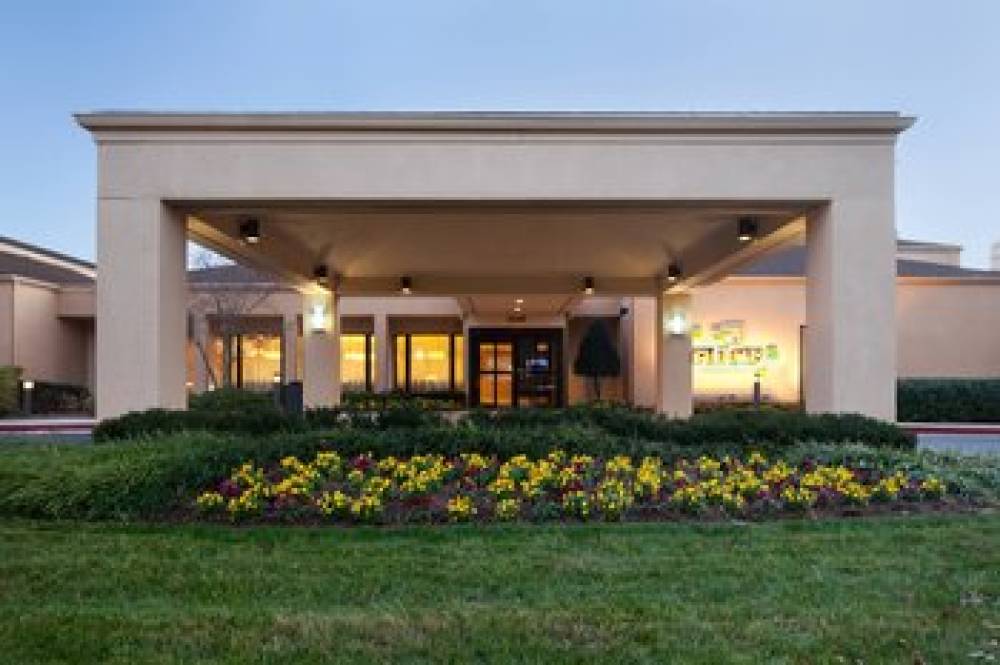 Courtyard By Marriott Rockville 3