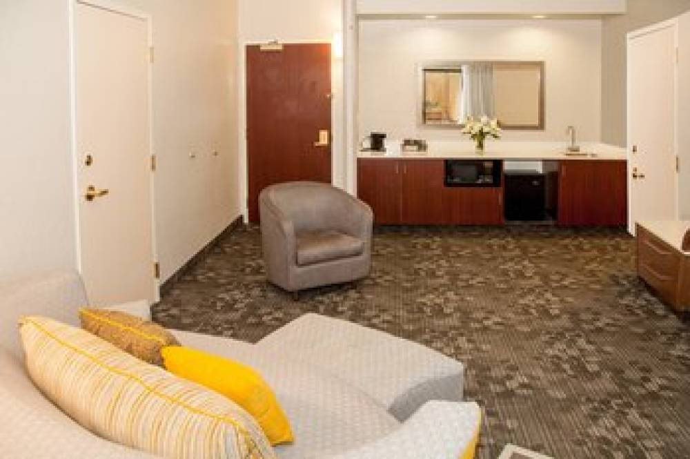 Courtyard By Marriott Rocky Mount 10