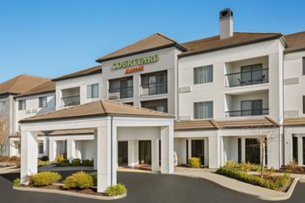 Courtyard By Marriott Roseville 2