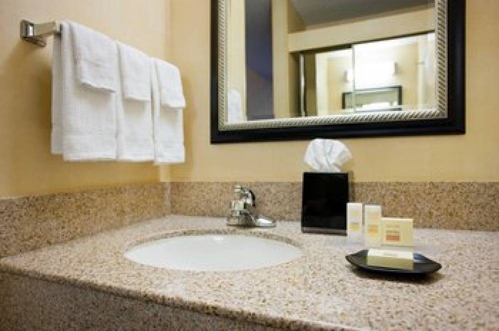 Courtyard By Marriott Sacramento Airport Natomas 7