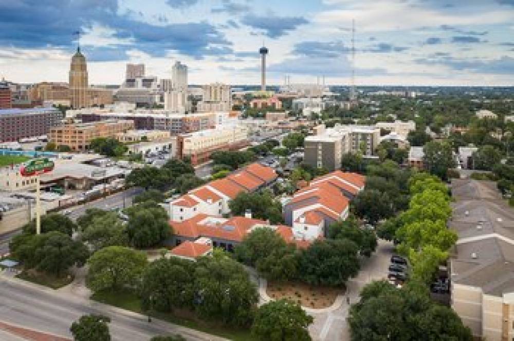 Courtyard By Marriott San Antonio Downtown Market Square 2