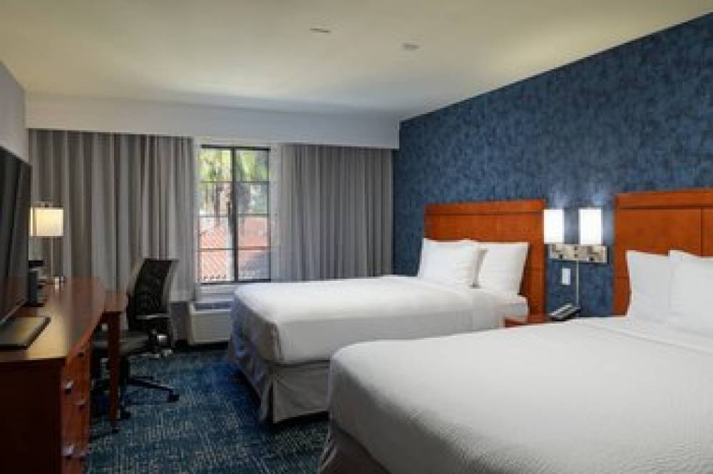 Courtyard By Marriott San Diego Old Town 8