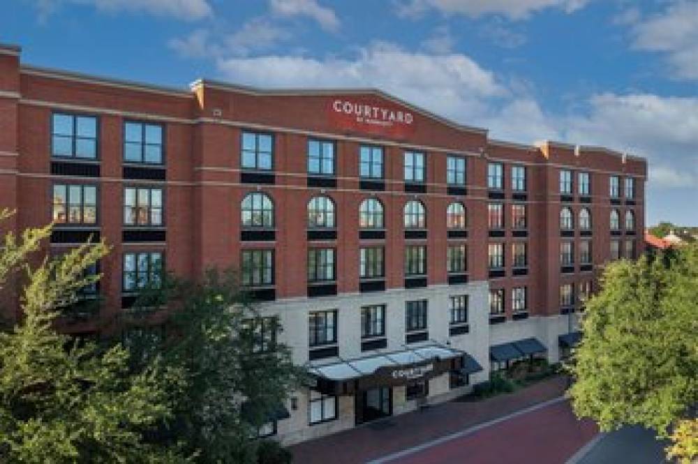 Courtyard By Marriott Savannah Downtown Historic District 1