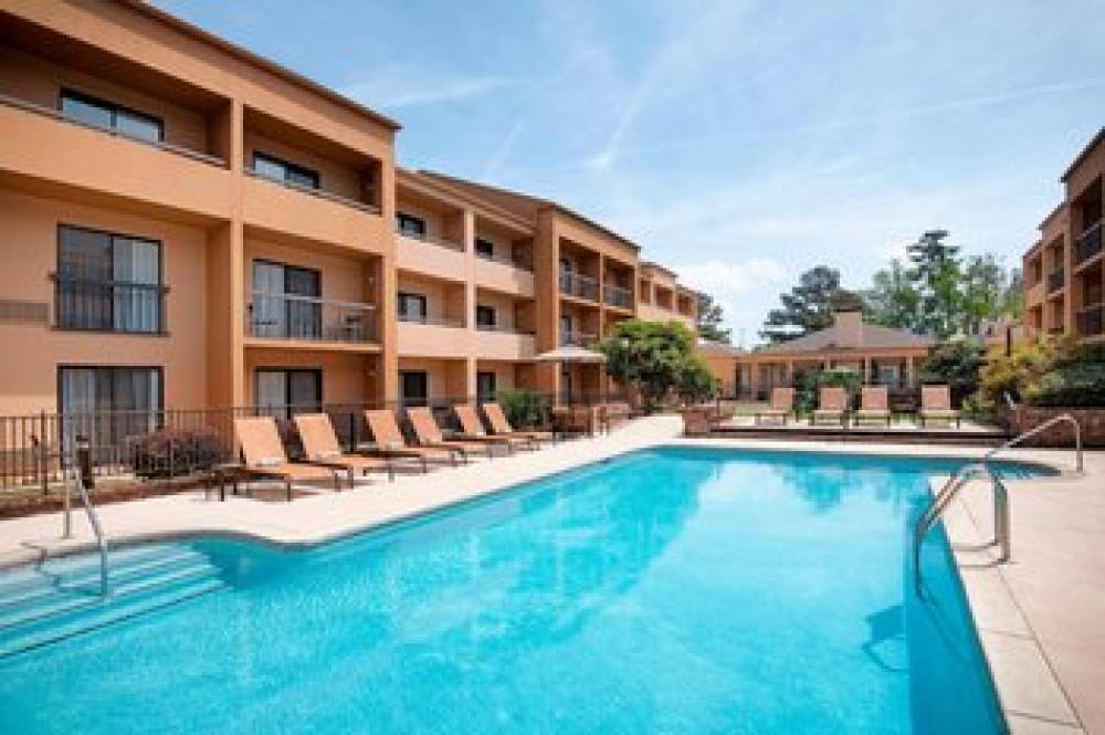 Courtyard By Marriott Savannah Midtown 1