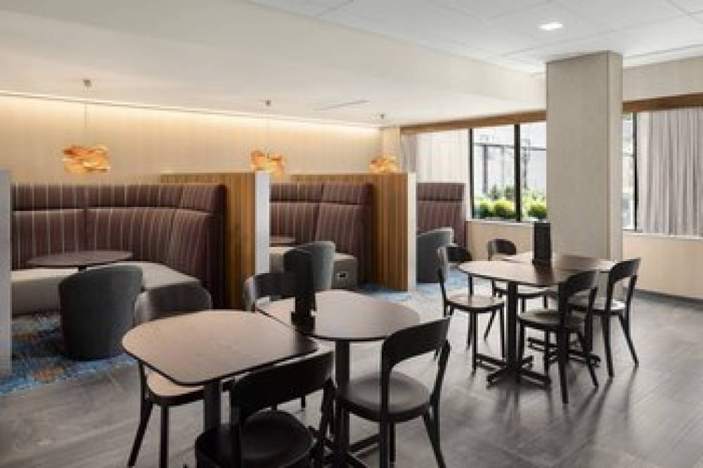 Courtyard By Marriott Seattle Northgate 5