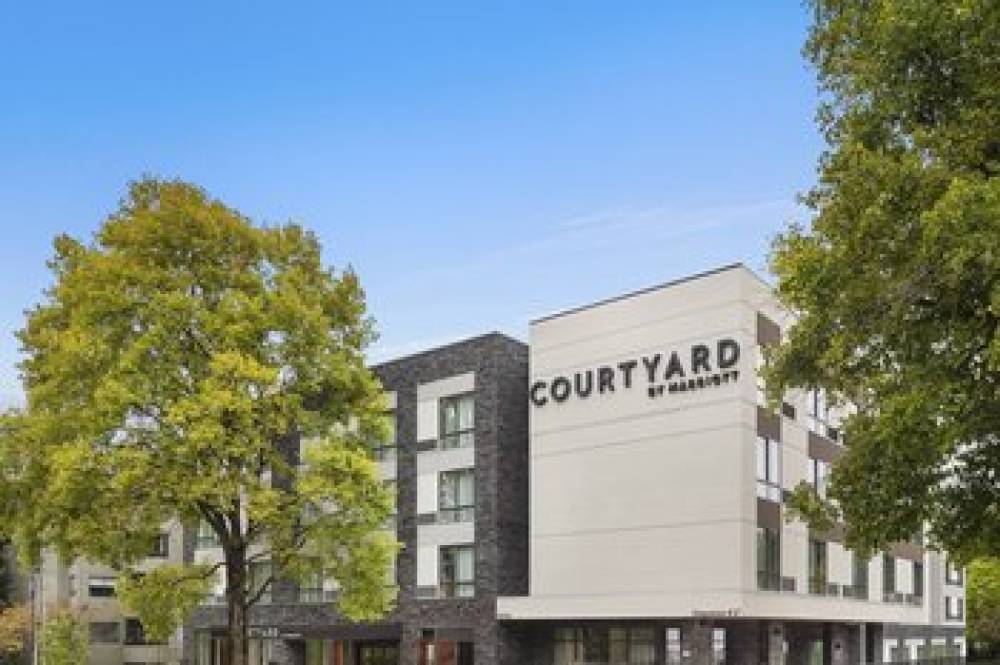 Courtyard By Marriott Seattle Northgate 2