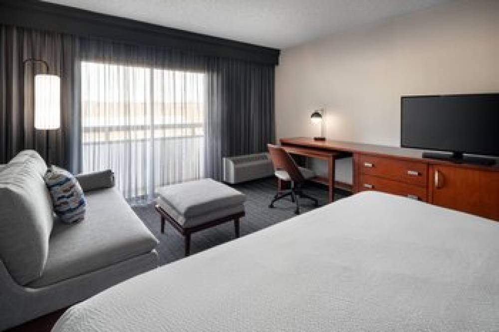 Courtyard By Marriott Seattle Southcenter 8