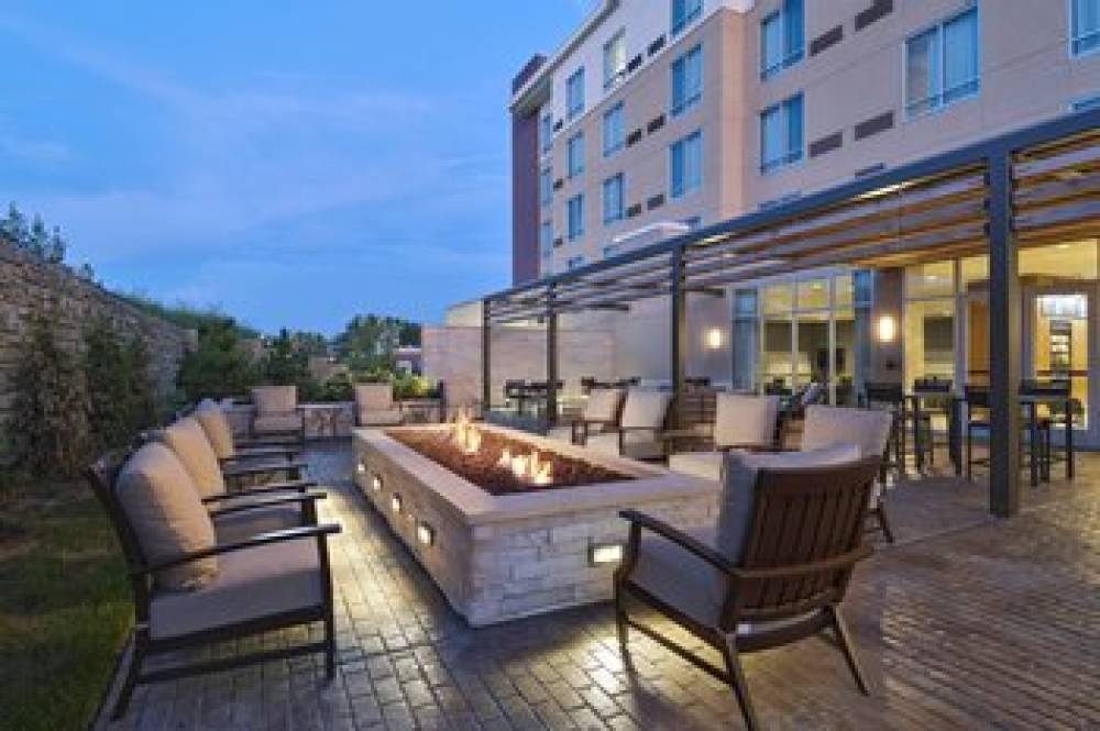 Courtyard By Marriott St Louis Brentwood 1