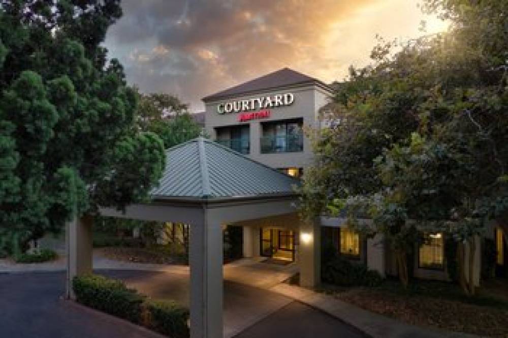 Courtyard By Marriott Stockton 2