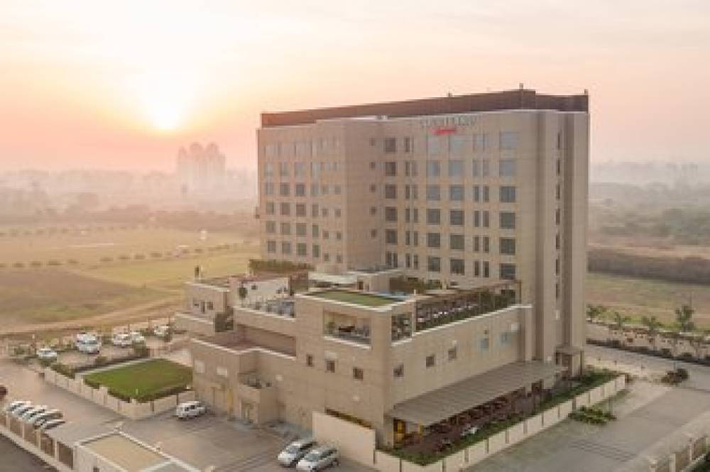 Courtyard By Marriott Surat 2