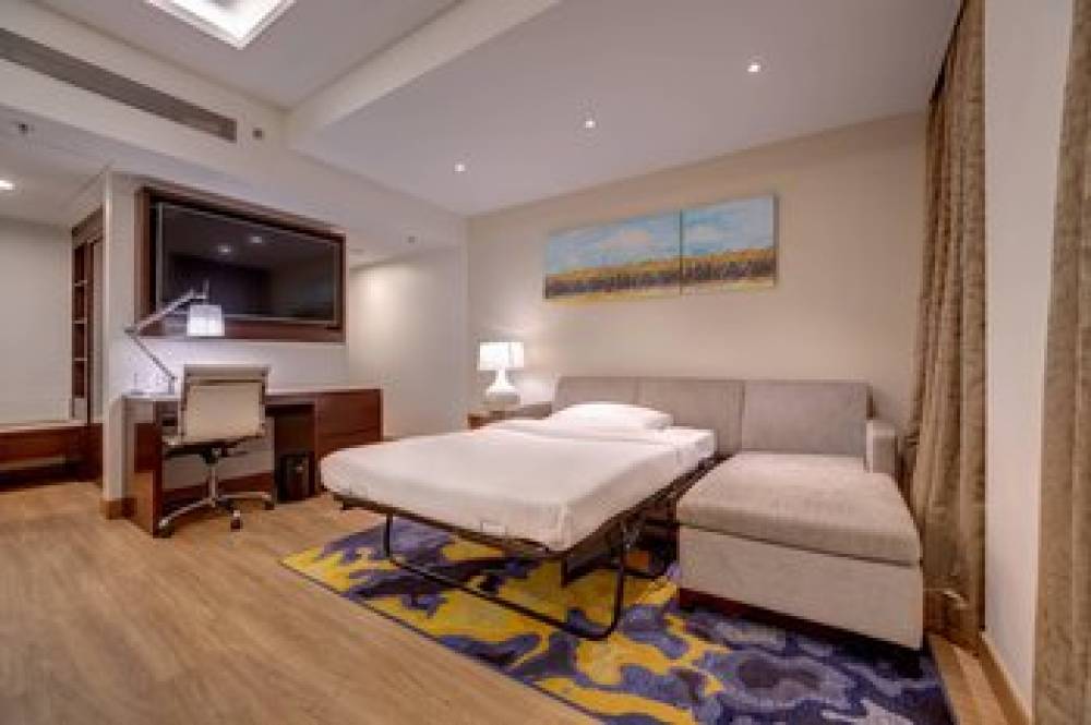 Courtyard By Marriott Surat 6