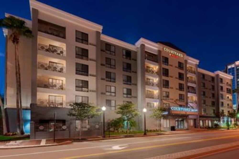 Courtyard By Marriott Tampa Downtown 2