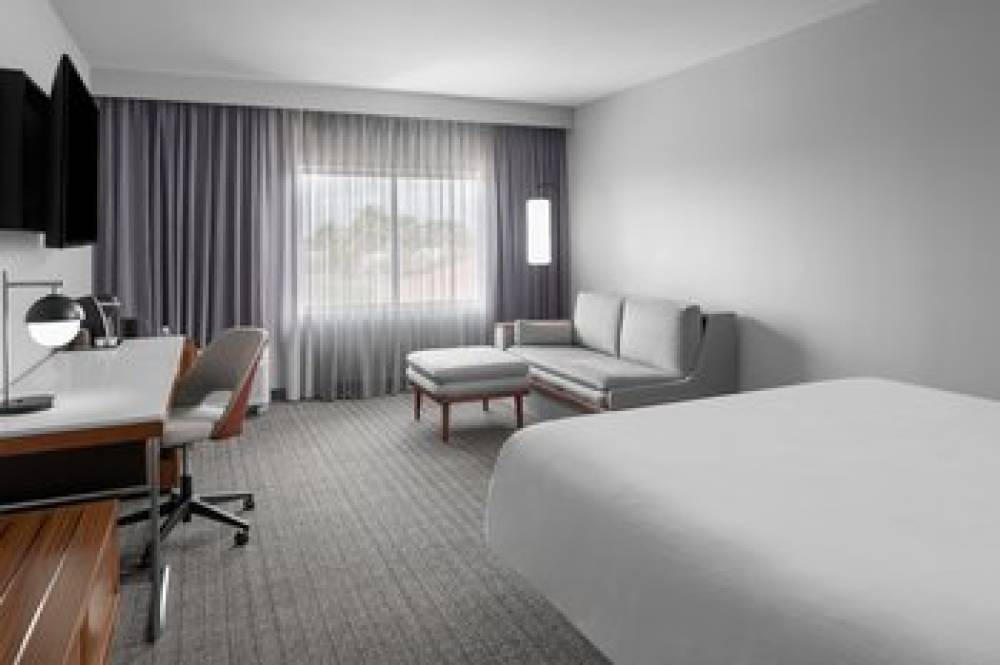 Courtyard By Marriott Tampa Oldsmar 8