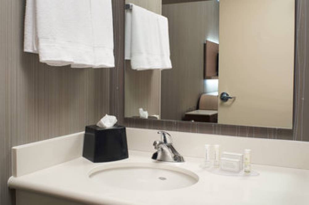 Courtyard By Marriott Toledo Maumee Arrowhead 8