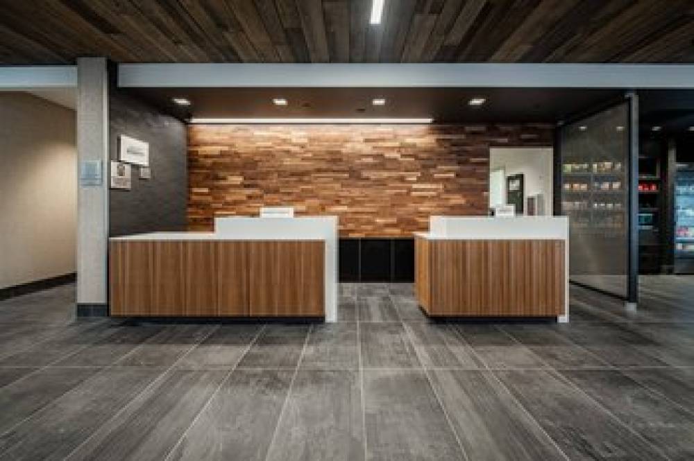 Courtyard By Marriott Toledo West 4