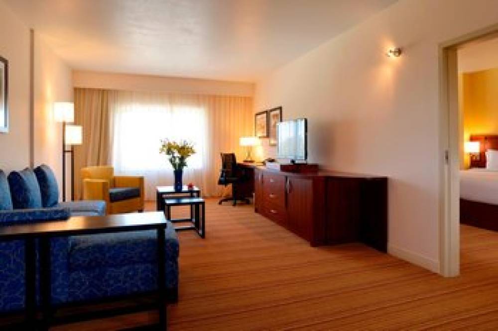 Courtyard By Marriott Toluca Tollocan 10