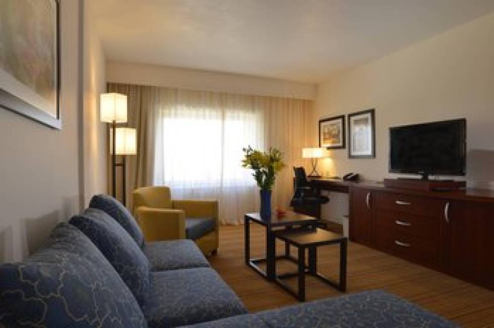 Courtyard By Marriott Toluca Tollocan 9