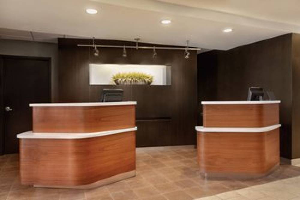 Courtyard By Marriott Topeka 4