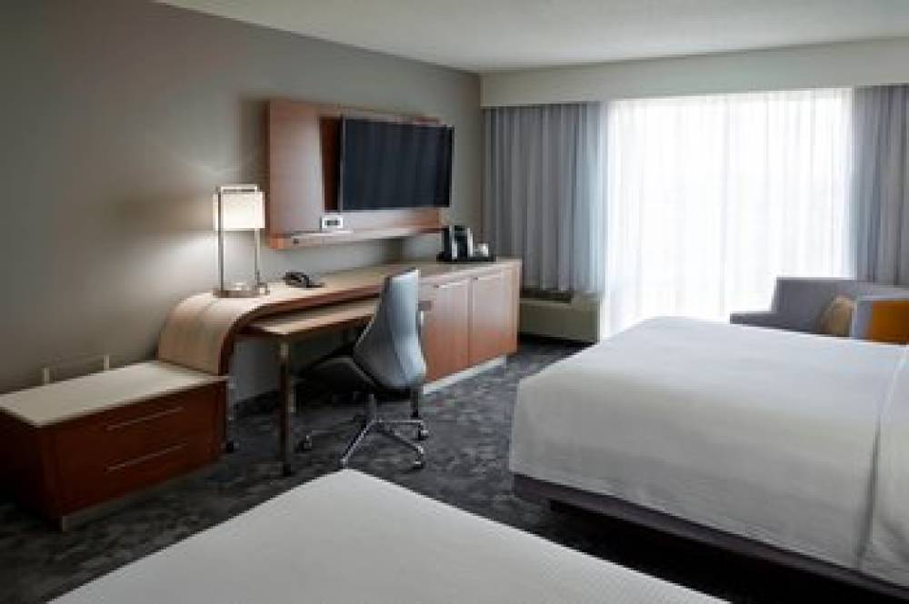 Courtyard By Marriott Toronto Airport 9