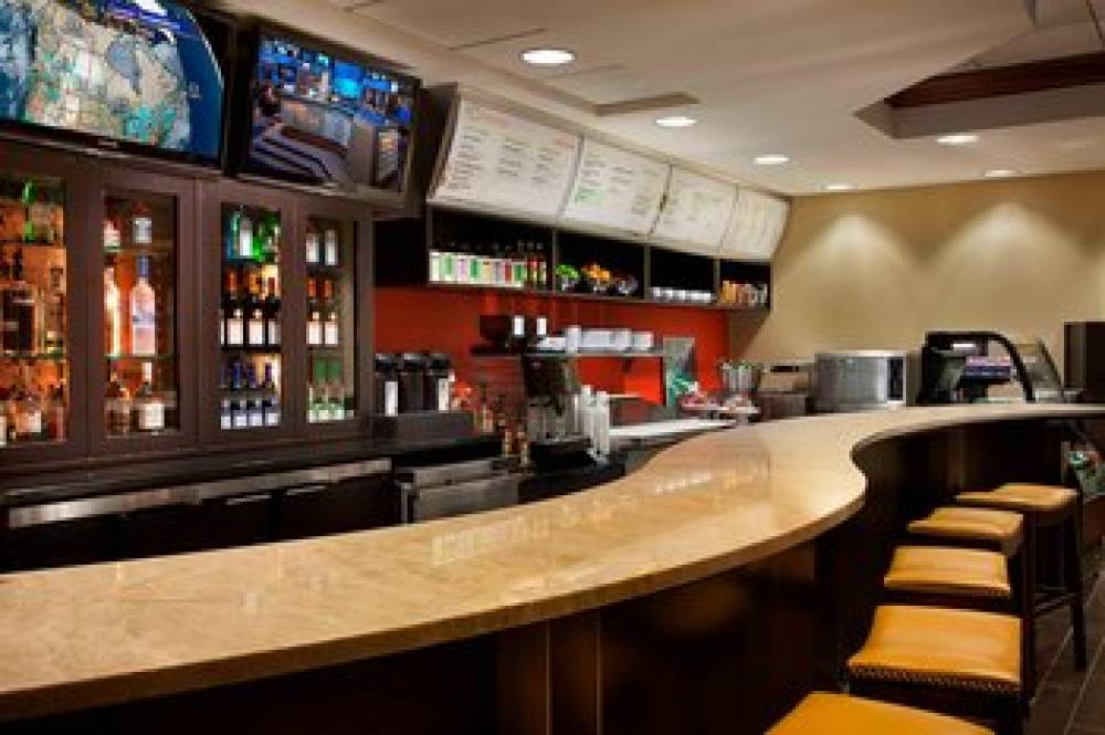 Courtyard By Marriott Toronto Airport 1