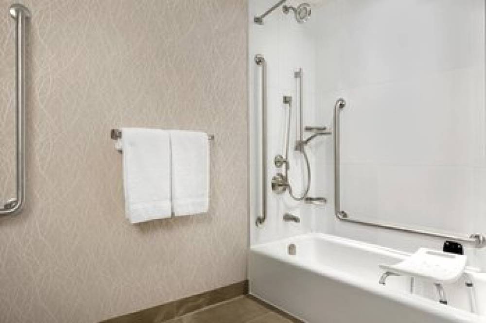 Courtyard By Marriott Toronto Mississauga-West 7