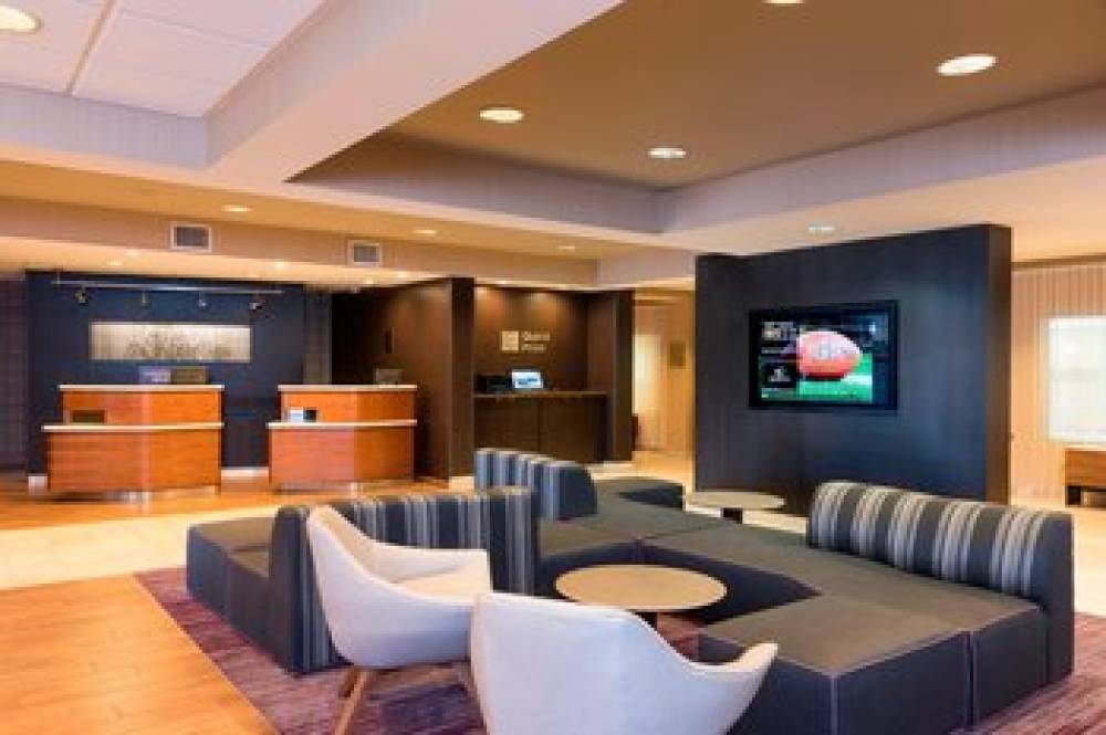 Courtyard By Marriott Traverse City 5