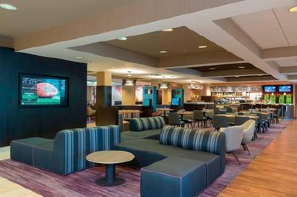 Courtyard By Marriott Traverse City 6