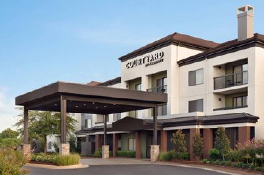 Courtyard By Marriott Tulsa Central 2