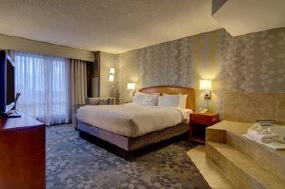 Courtyard By Marriott Tysons McLean 9