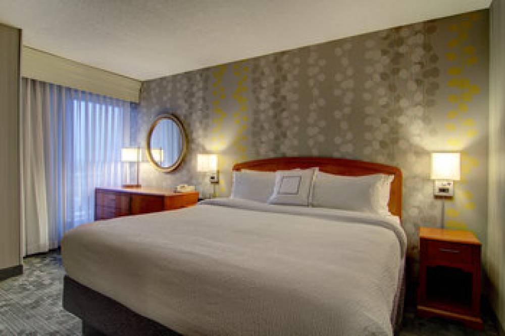 Courtyard By Marriott Tysons McLean 10