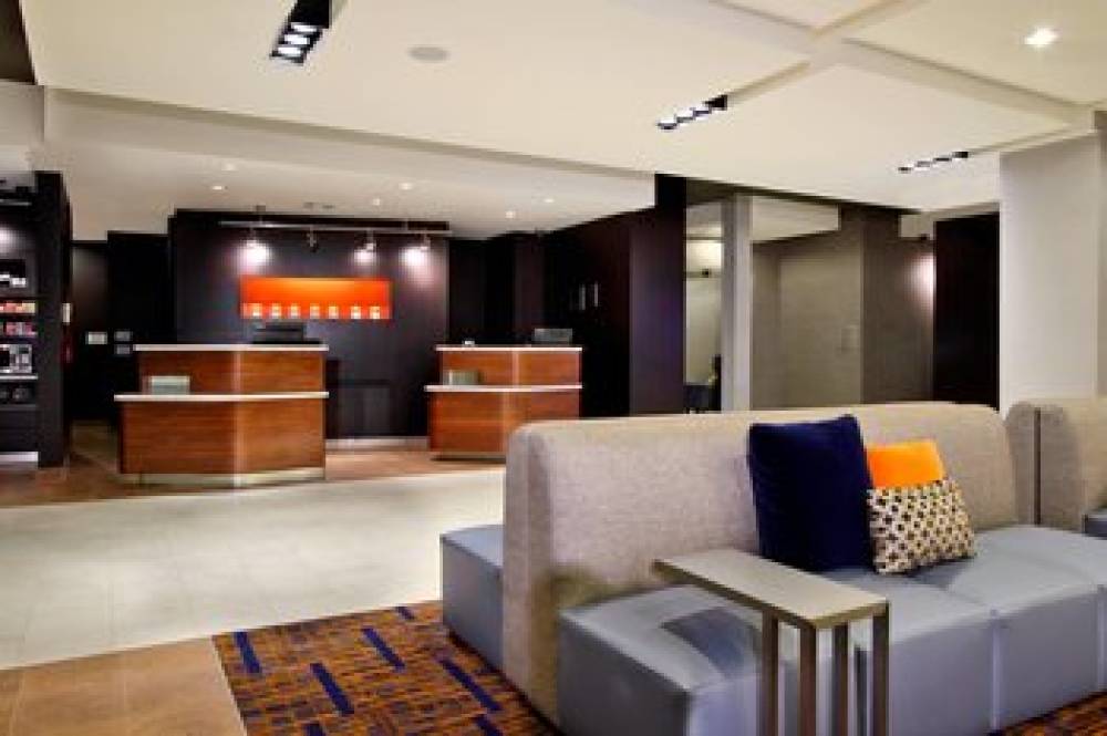 Courtyard By Marriott Victoria 4