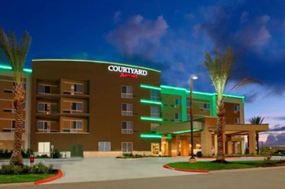 Courtyard By Marriott Victoria 2