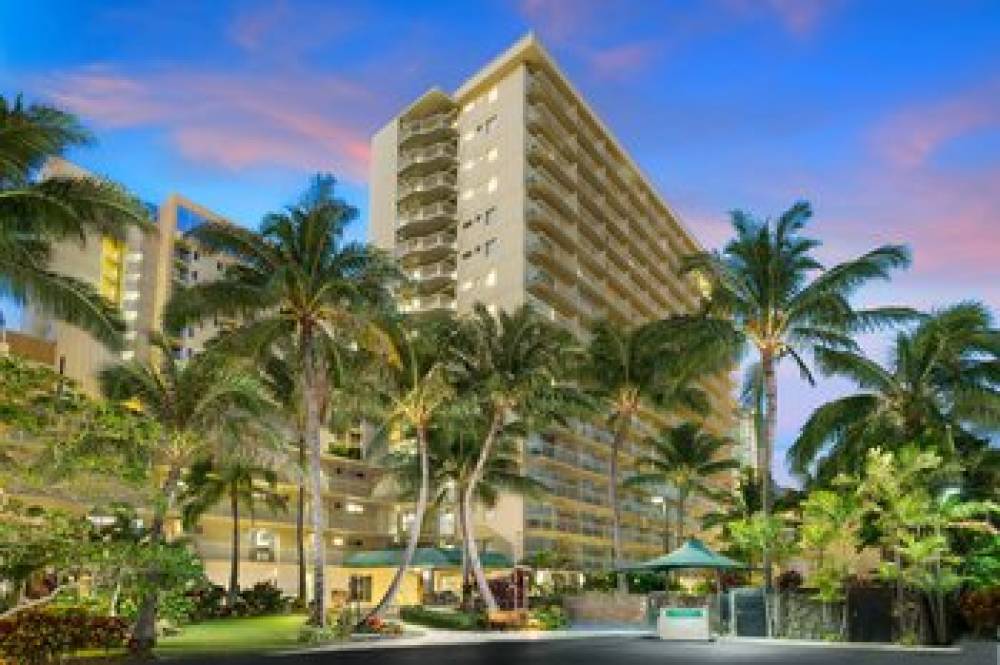 Courtyard By Marriott Waikiki Beach 2