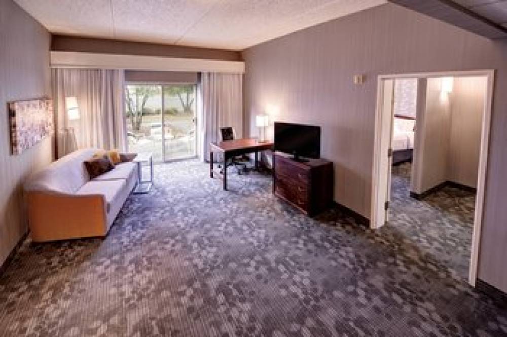 Courtyard By Marriott Wausau 10