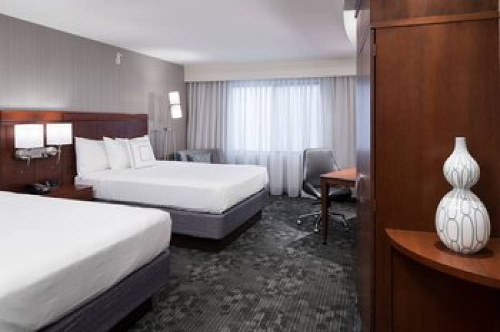 Courtyard By Marriott West Orange 7