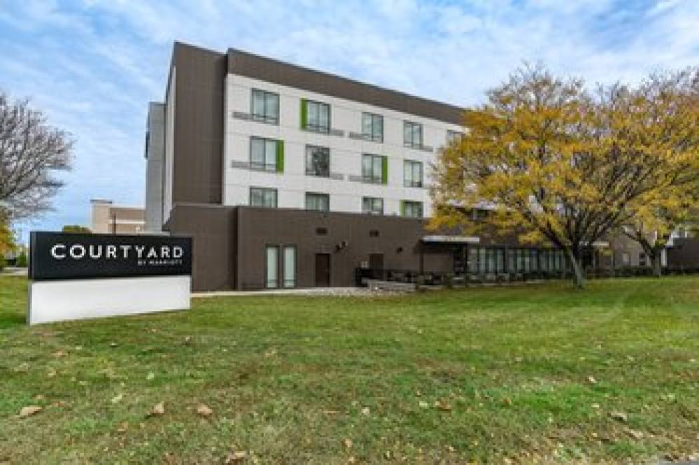 Courtyard By Marriott West Springfield 2