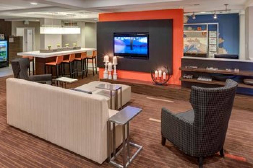 Courtyard By Marriott Wichita East 1