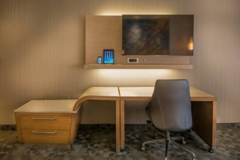 Courtyard By Marriott Winnipeg Airport 10