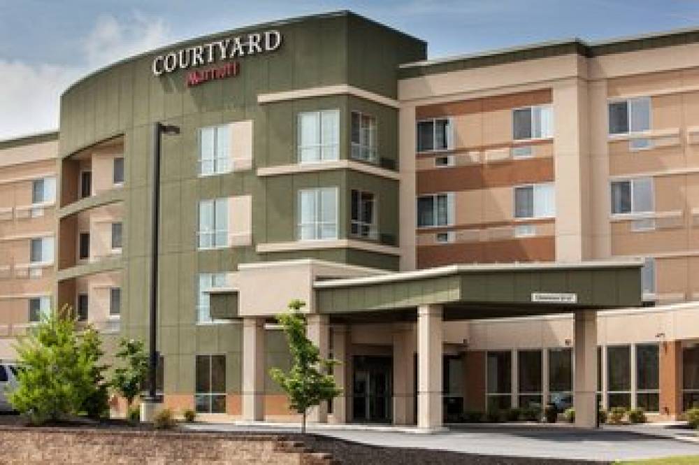 Courtyard By Marriott York 3