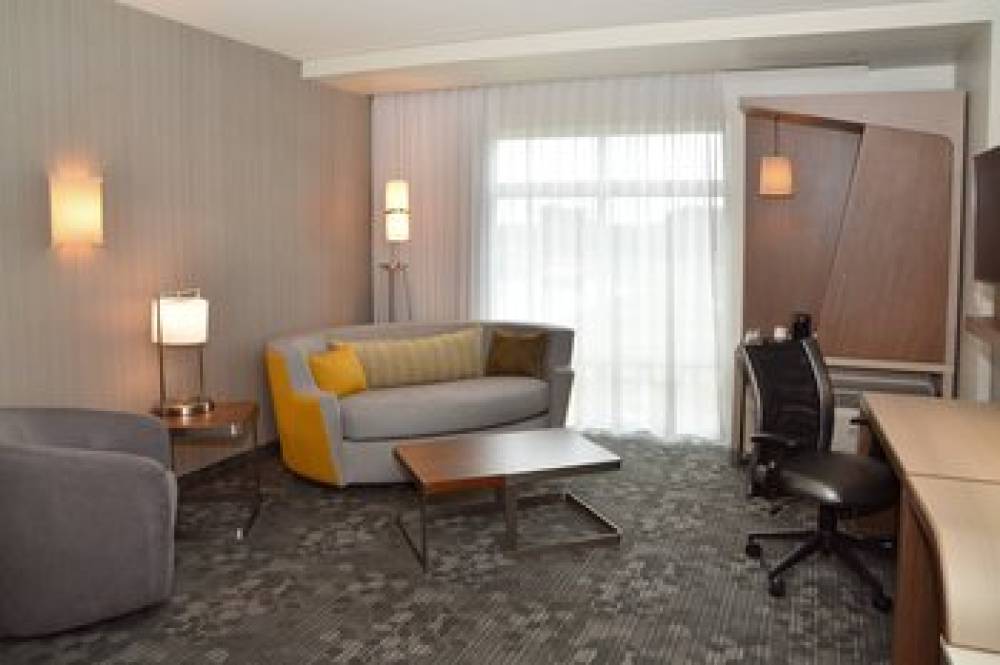 Courtyard By Marriott Youngstown Canfield 10