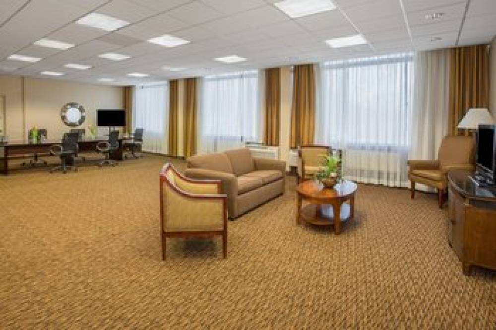 Crowne Plaza CLEVELAND AIRPORT 8