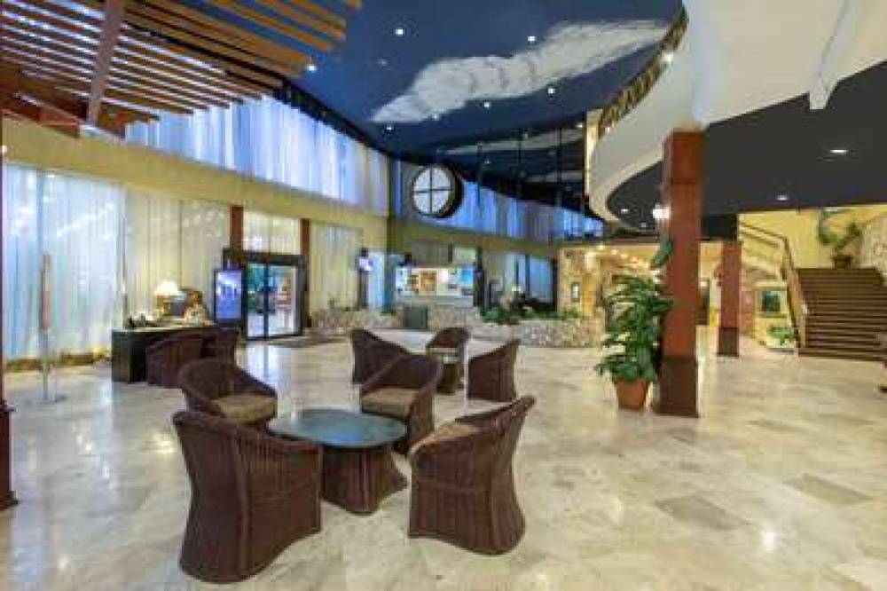 Days Hotel By Wyndham Thunderbird Beach Resort 6