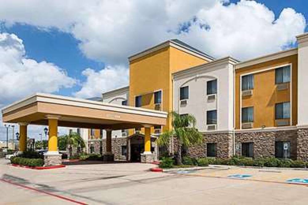 DAYS INN AND SUITES HOUSTON 1