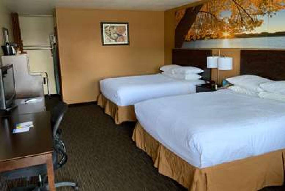 DAYS INN AND SUITES WAUSEON 6