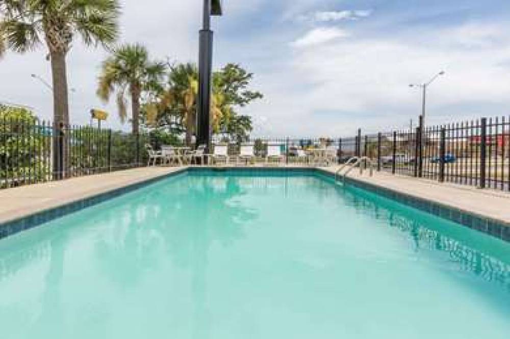 DAYS INN BILOXI BEACH 4